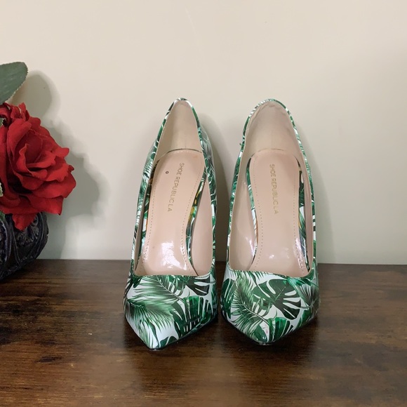 Shoe Republic Tropical Palm Leaf Printed Glossy Patent Leather Heels 👠 size 8 - Picture 2 of 6